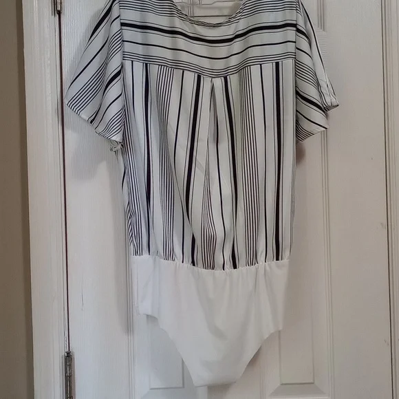 Blouse By Haute Monde - Picture 8 of 10